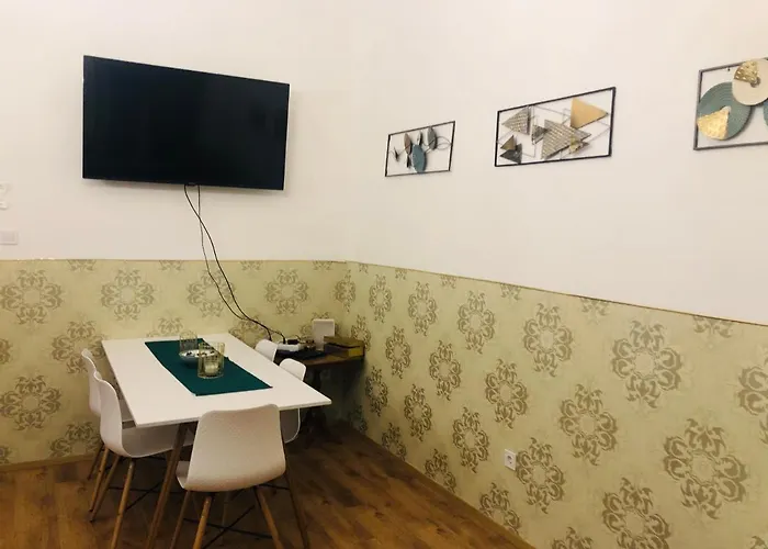 Modern Classic On Kiraly Apartament