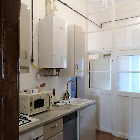 Apartment Modern Classic On Kiraly *